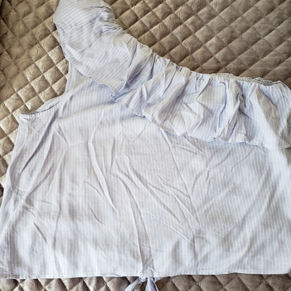 Mossimo Supply one-shoulder top - Picture 4 of 5